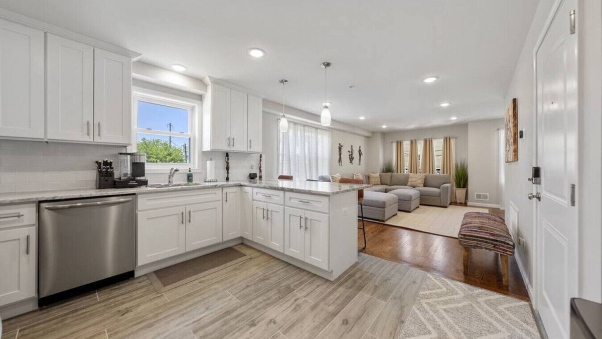 Newark House | (Spacious House – Sleeps up to 20+ guests | Near Airport & City)