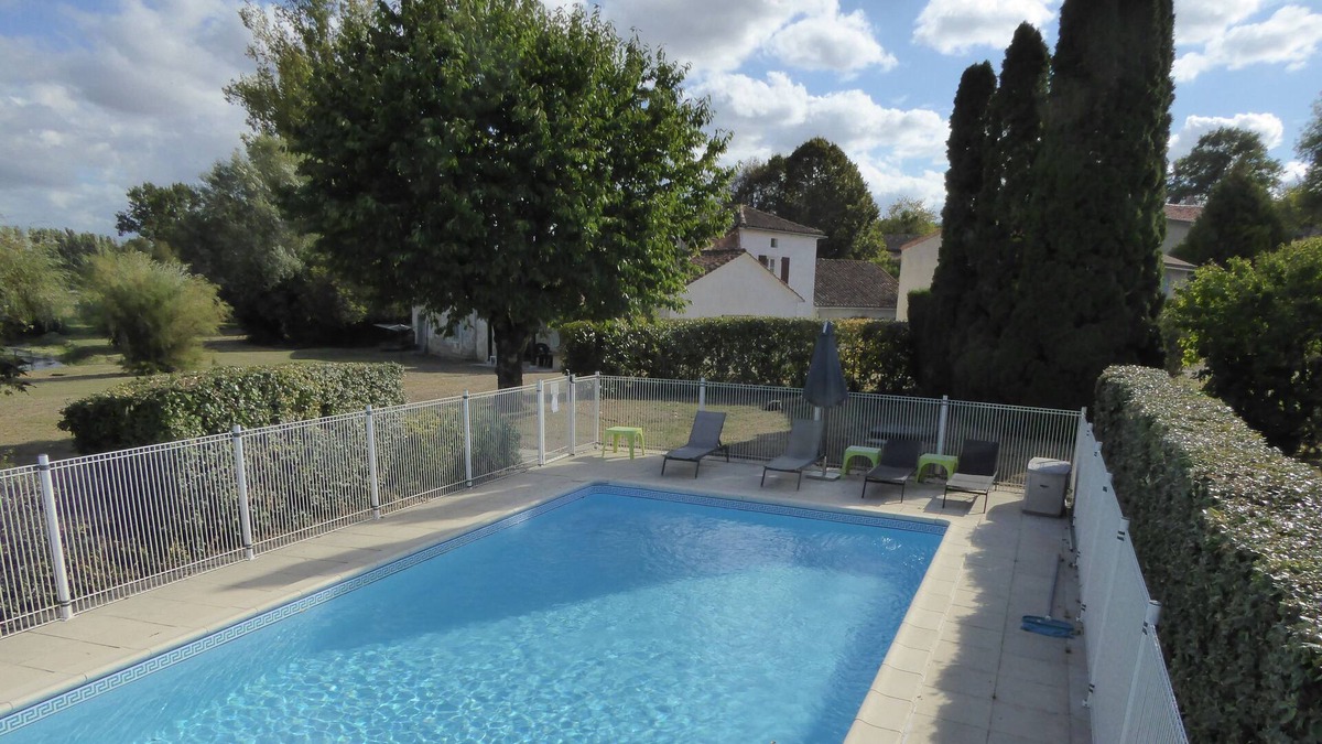 Ronsenac House | Spacious House/Villa and grounds in the Charente 4 beds sleeps 8 - private pool