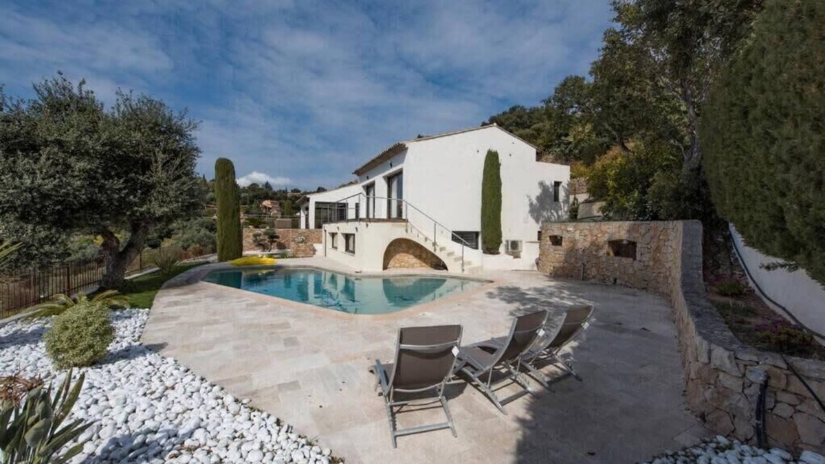 Saint-Raphael House | Spacious house with pool - near beach