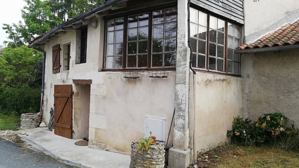 Lisle House | spacious house with garden above ground pool in small, quiet hamlet