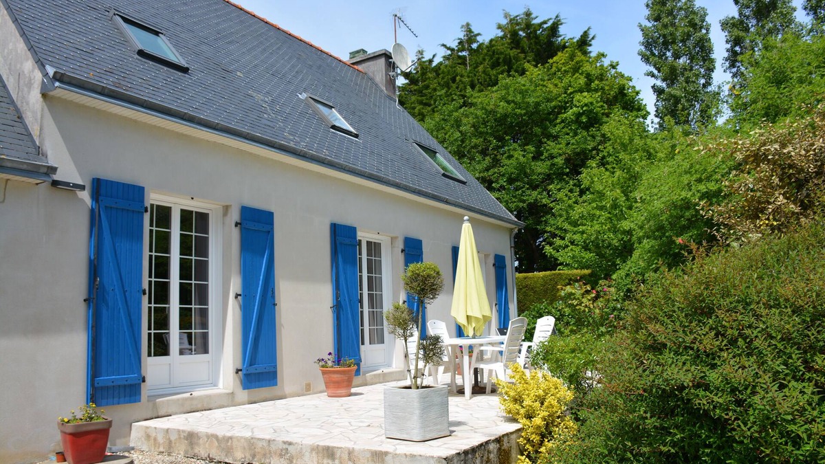 Plomodiern House | spacious house with large garden and terrace in the Bay of Douarnenez