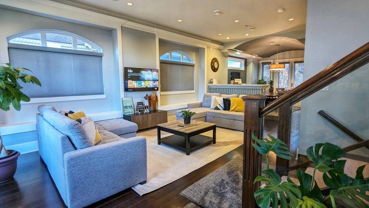 Marpole House | Spacious House with New Furniture - Close to Airport/Marine Gateway/UBC/downtown