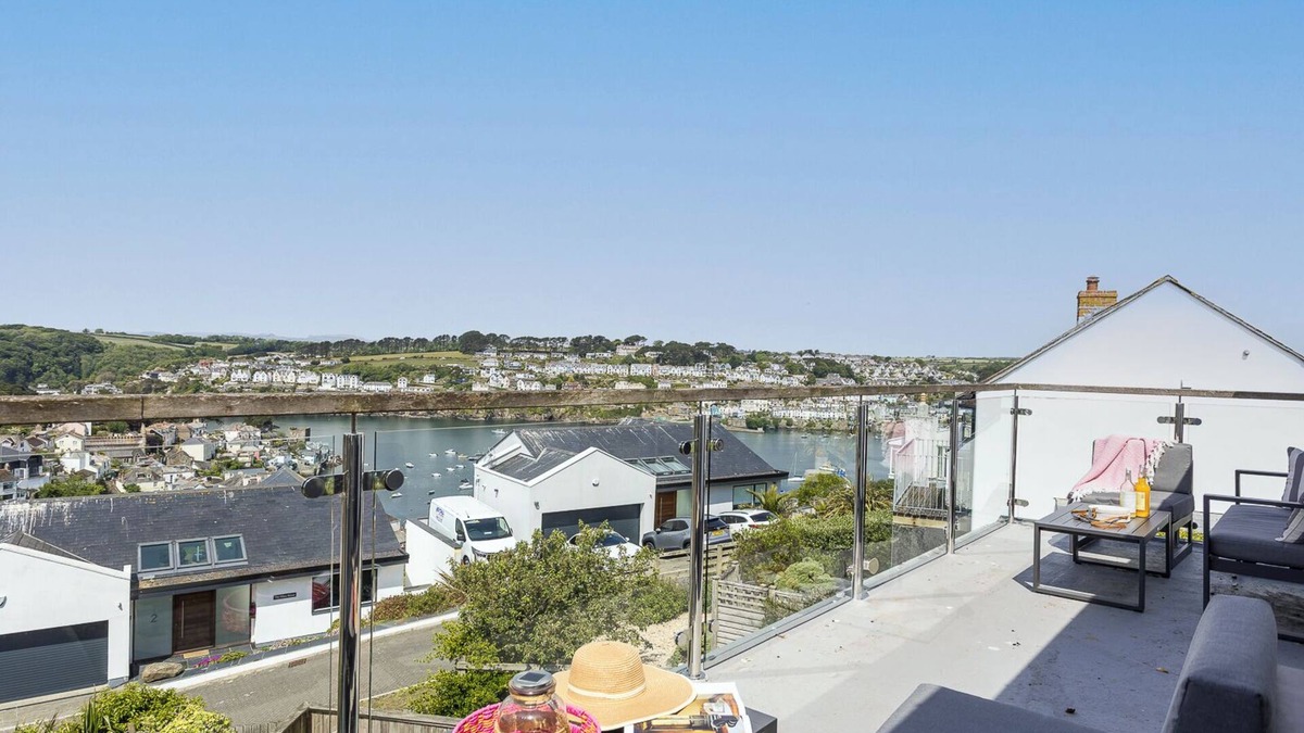 Polruan House | Spacious house with panoramic estuary views
