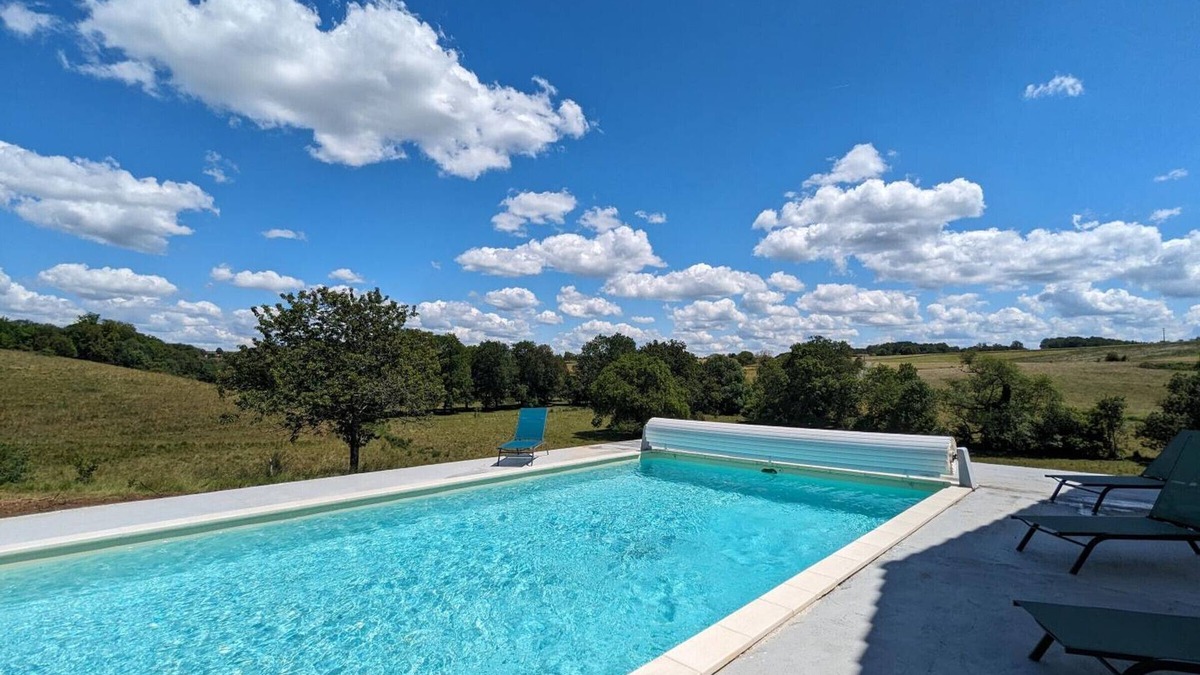 Montbron Cottage | Spacious house with private pool, air conditioning, Wi-Fi, pets allowed and parking