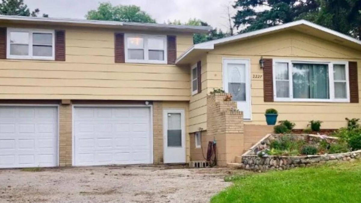 Devils Lake House | Spacious house with large yard in great location close to boat ramps.