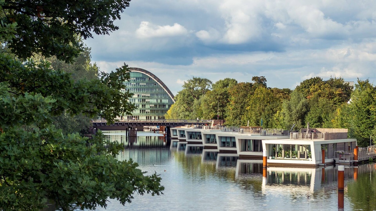 Hammerbrook Boat Rental | spacious houseboat - bungalow with roof terrace "downtown" Hamburg