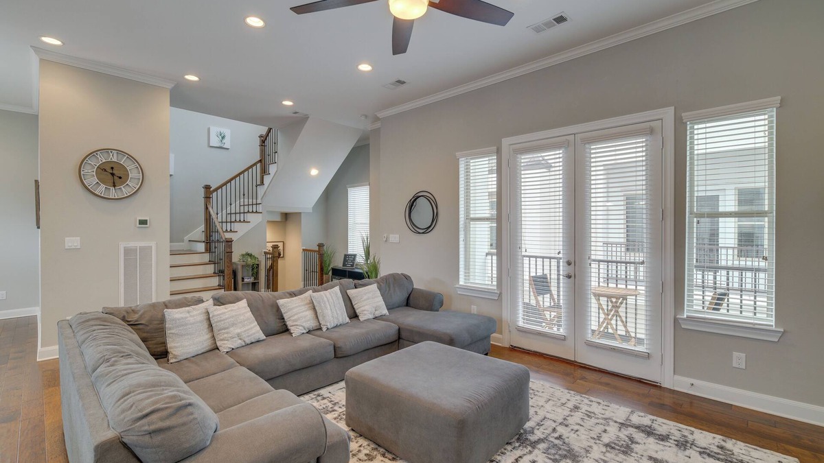 Shady Acres House | Spacious Houston Townhome ~ 5 Mi to Downtown!