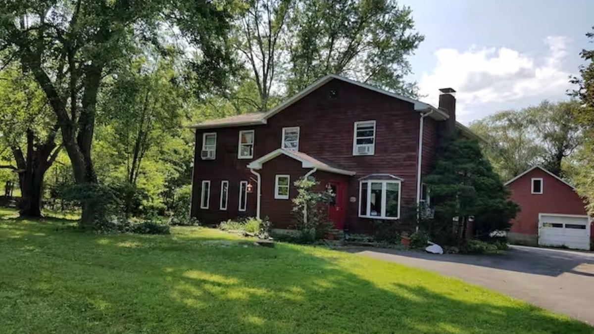 High Falls House | Spacious Hudson Valley retreat. Relax by the fire and enjoy the wildlife.