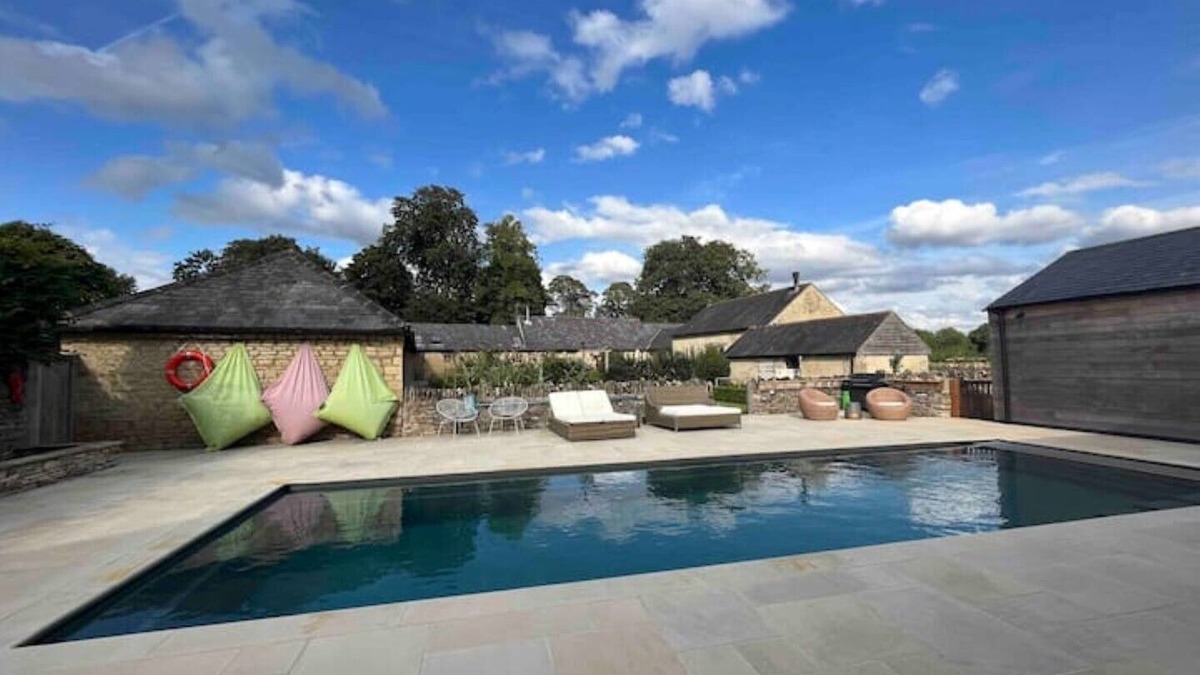 Souldern Other | Spacious Idyllic farmhouse retreat with swimming pool-10 miles to SOHO Farmhouse