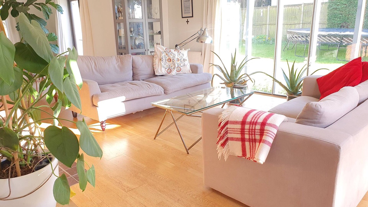 West Mersea House | Spacious Island beach house. w/Hot Tub