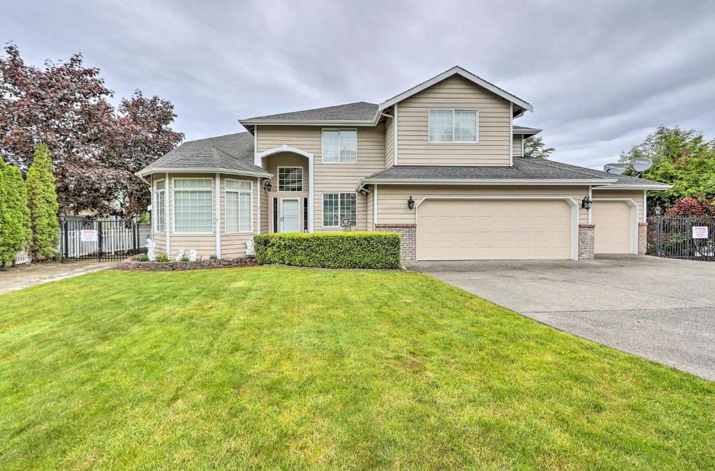 Kent House | Spacious Kent Home Great for Large Families!