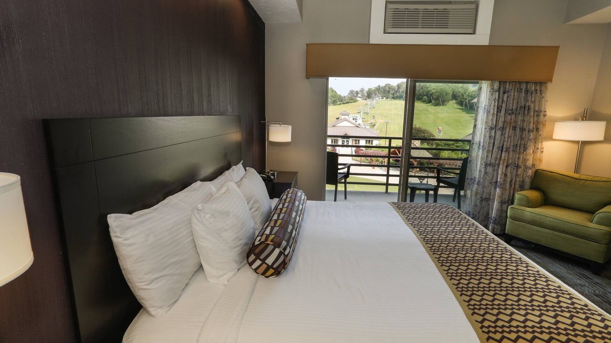 Fairfield Cabin | Spacious King Suite | Living Area + Kitchenette