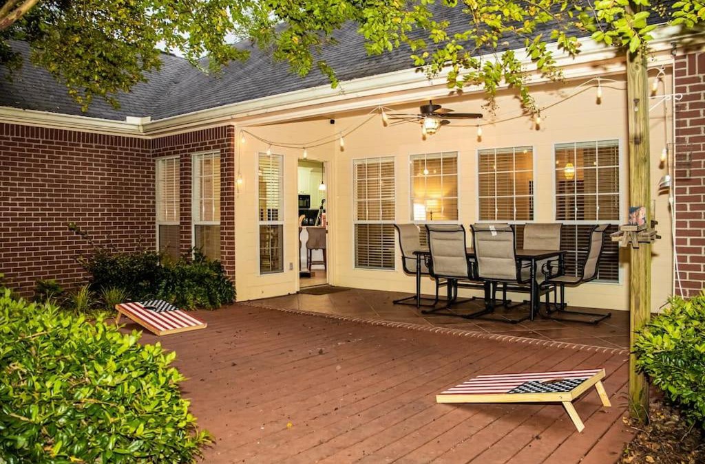 Hattiesburg House | Spacious King Suite Mid Town Home With Serene Patio