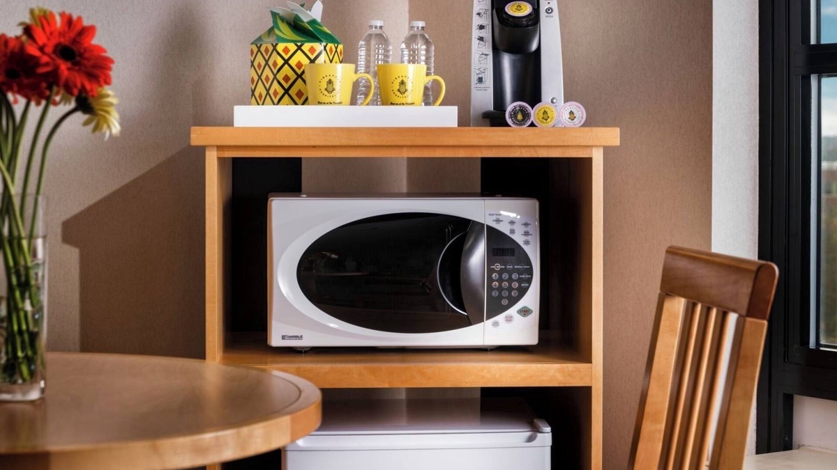 University District Hotel | Spacious King Suite, Tropical Welcome, Staypineapple, Easy UW Access