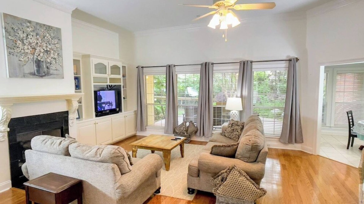 Hattiesburg House | Spacious King Suite Home W/Serene Patio