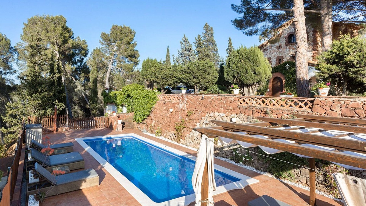 Castellvi de Rosanes House | Spacious Luxury Villa with Heated Pool, A/C, Near Barcelona, Vineyards & Golf