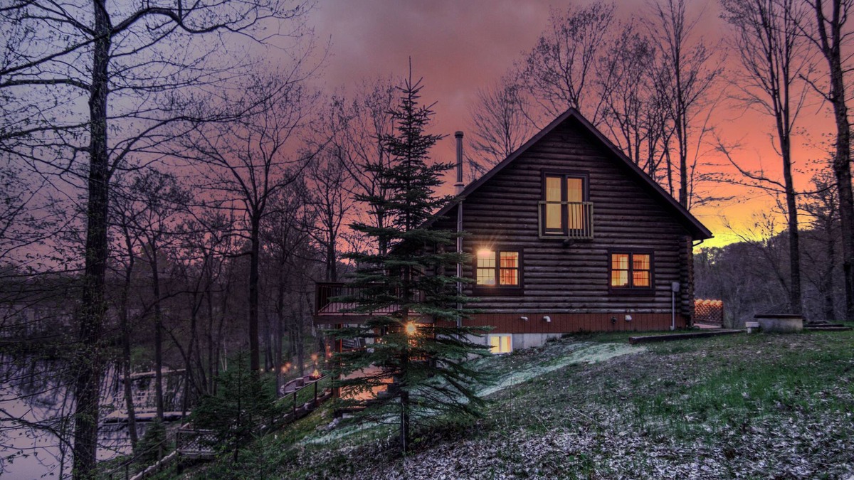Chetek House | Spacious, Lake Front, Authentic Log Home