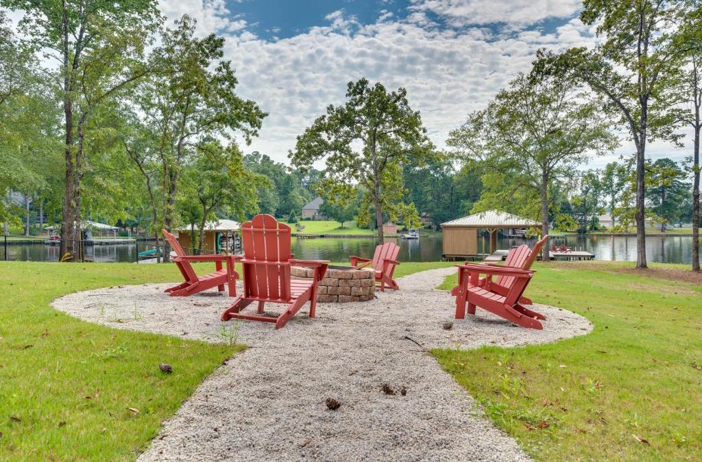 Milledgeville House | Spacious Lake Sinclair Vacation Rental with Dock!