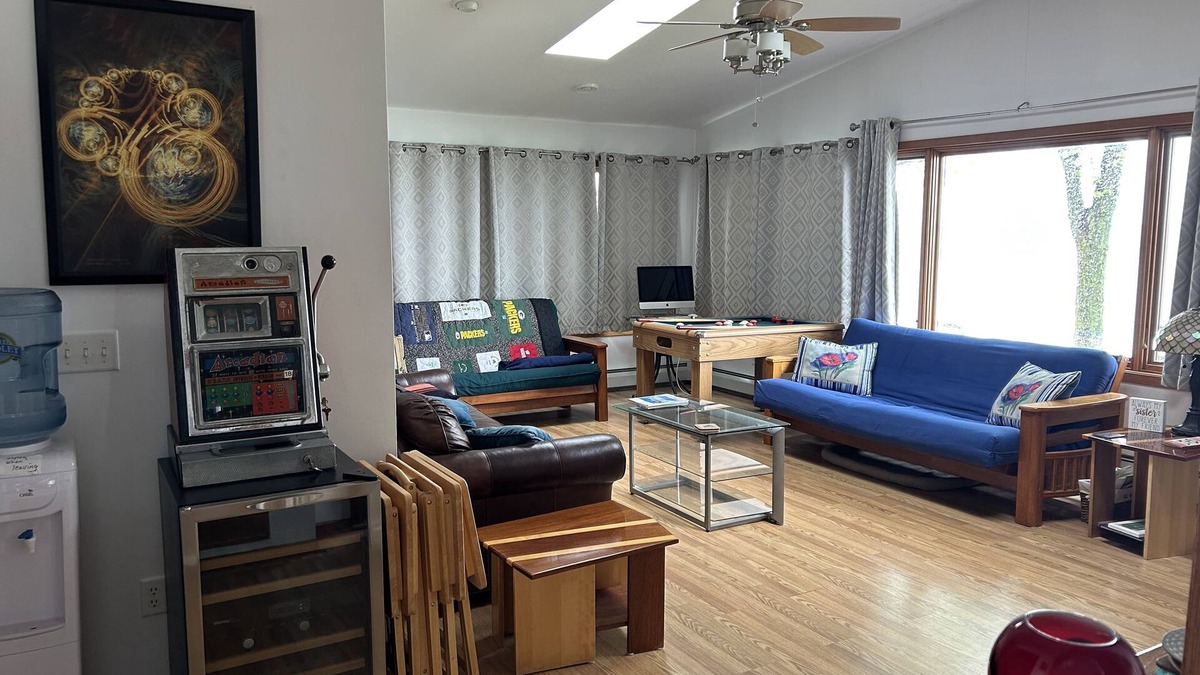 Wisconsin House | Spacious, Lakefront 2-bedroom/2-bath house 30 min to Lambeau Field w/Futon in LR