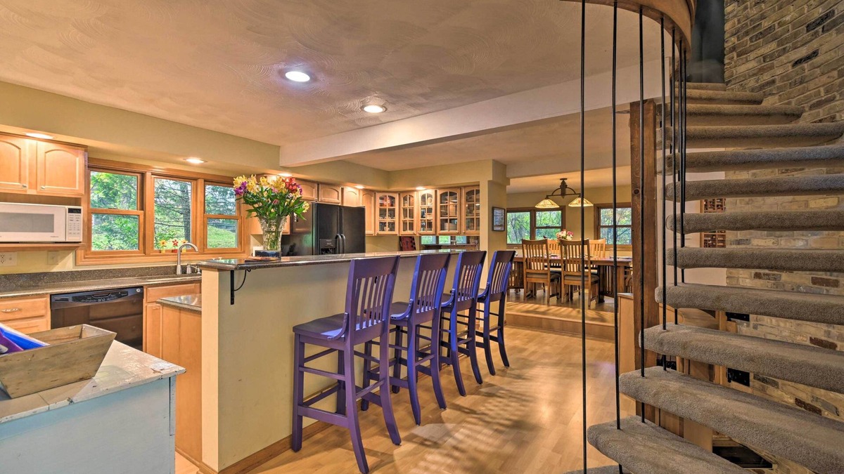 Lake Ripley House | Spacious Lakehouse w/Deck, Kayaks, & Dock!