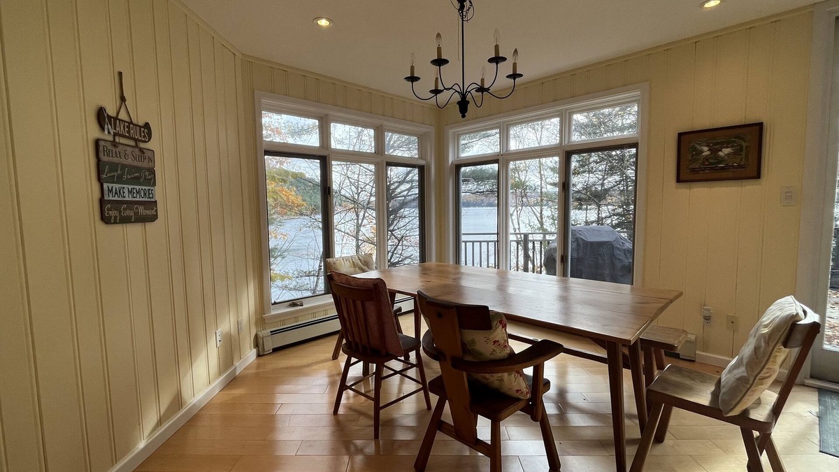 Utterson Cottage | Spacious Lakeside Cottage on beautiful Mary Lake - Muskoka, Huntsville