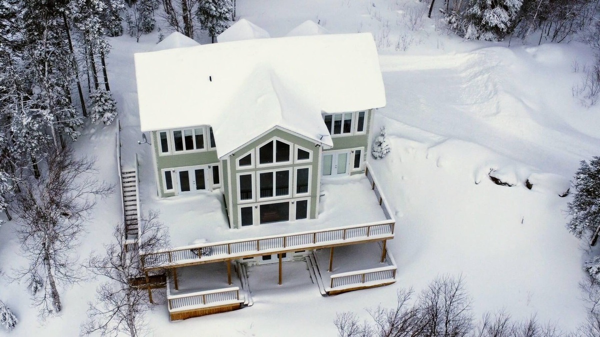Humber Valley Ski Chalet | Spacious Lakeview Chalet - Humber Valley Resort