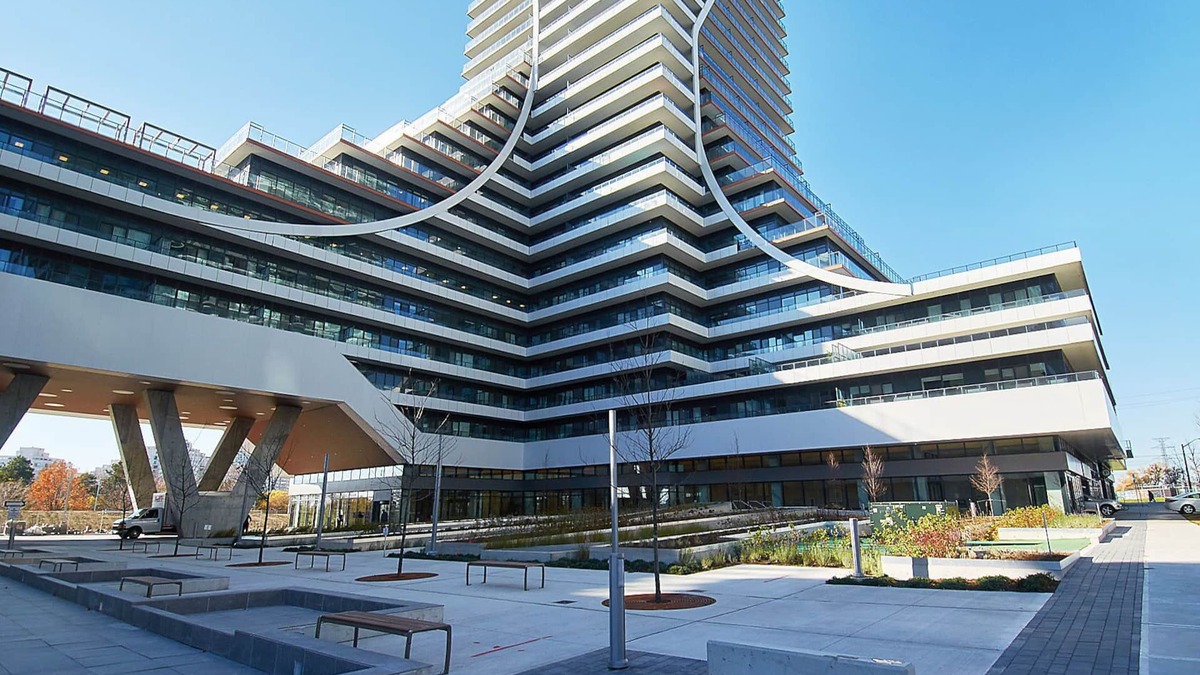 Humber Bay Condo | ★Spacious Lakeview Condo Near Downtown (Sleeps 6 adults + 2 kids)★