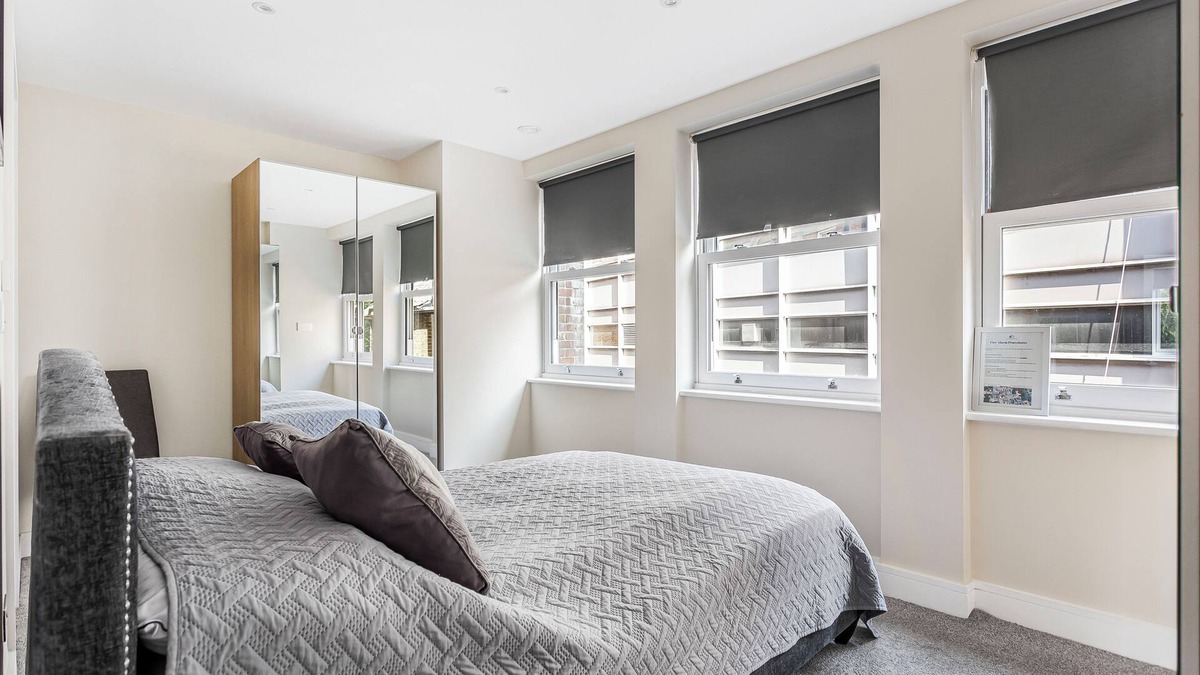 Walpole Apartment | Spacious lateral 2 bedroom apartment, 5 minutes from Ealing Broadway station!