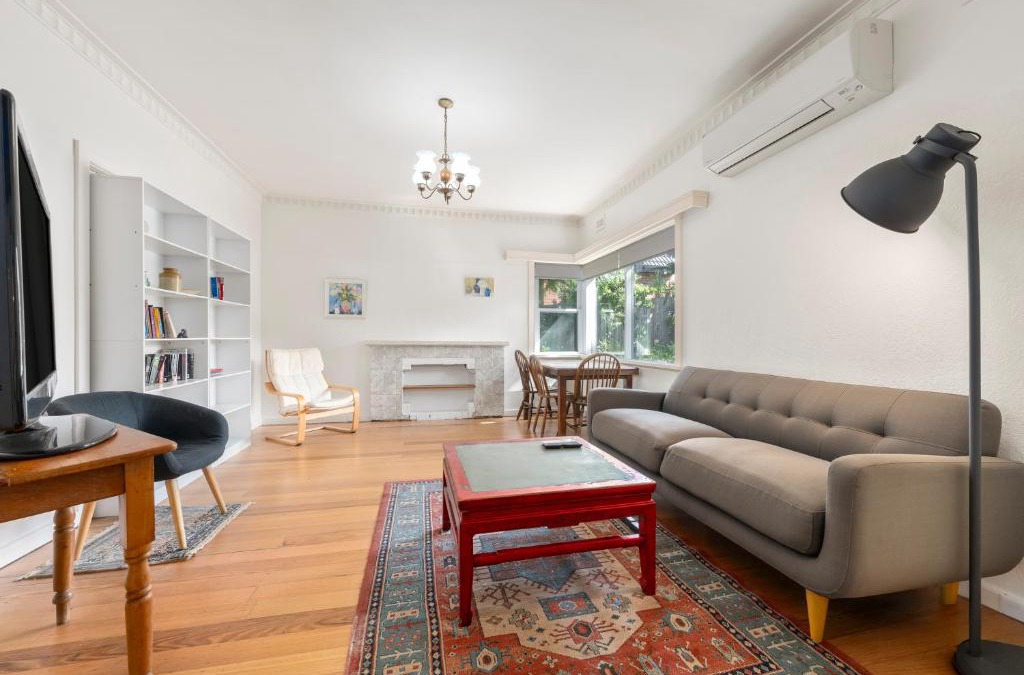 Black Rock Apartment | Spacious, Light filled, One Bedroom House by the Beach