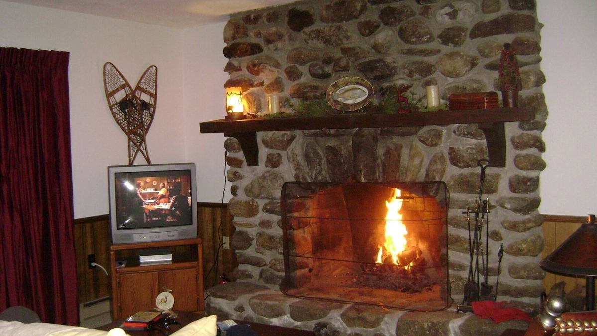 Bartlett Condo | Spacious Linderhof Condo right across from Storyland! Near major ski areas !