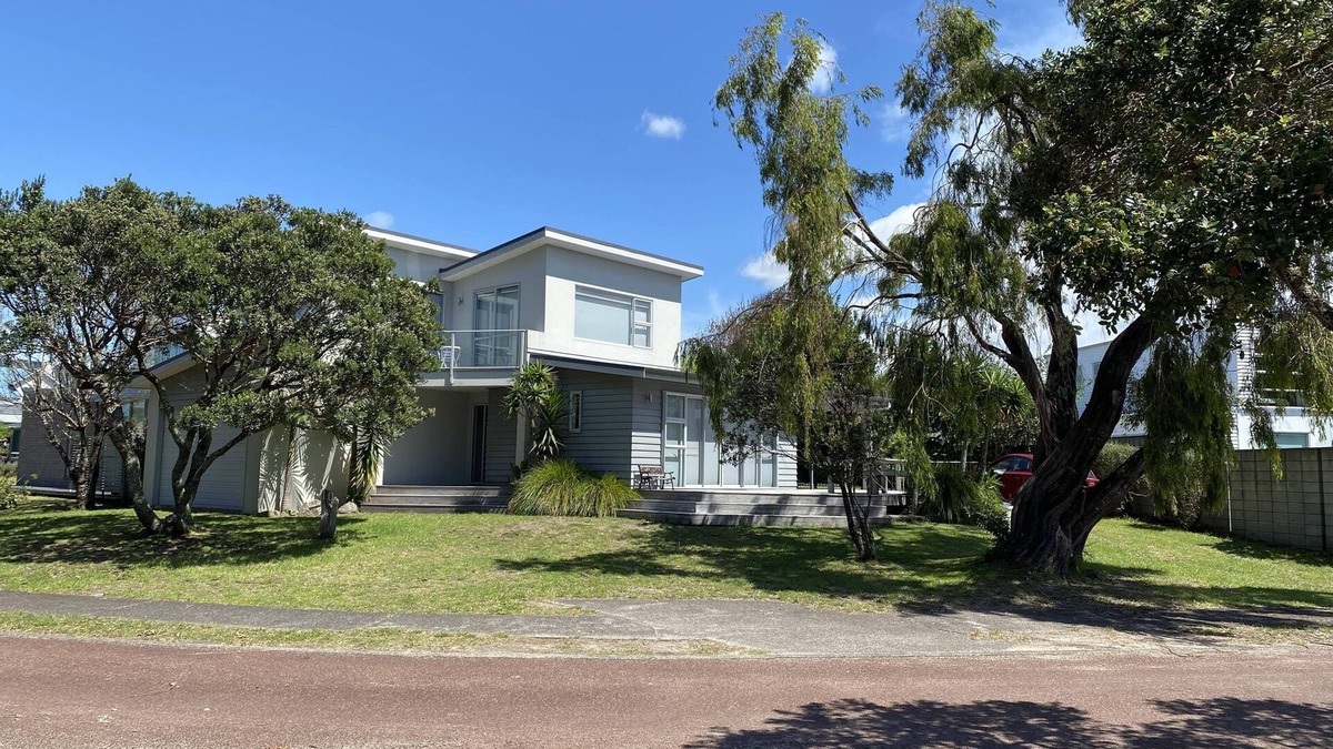 Pauanui House | Spacious living close to the beach
