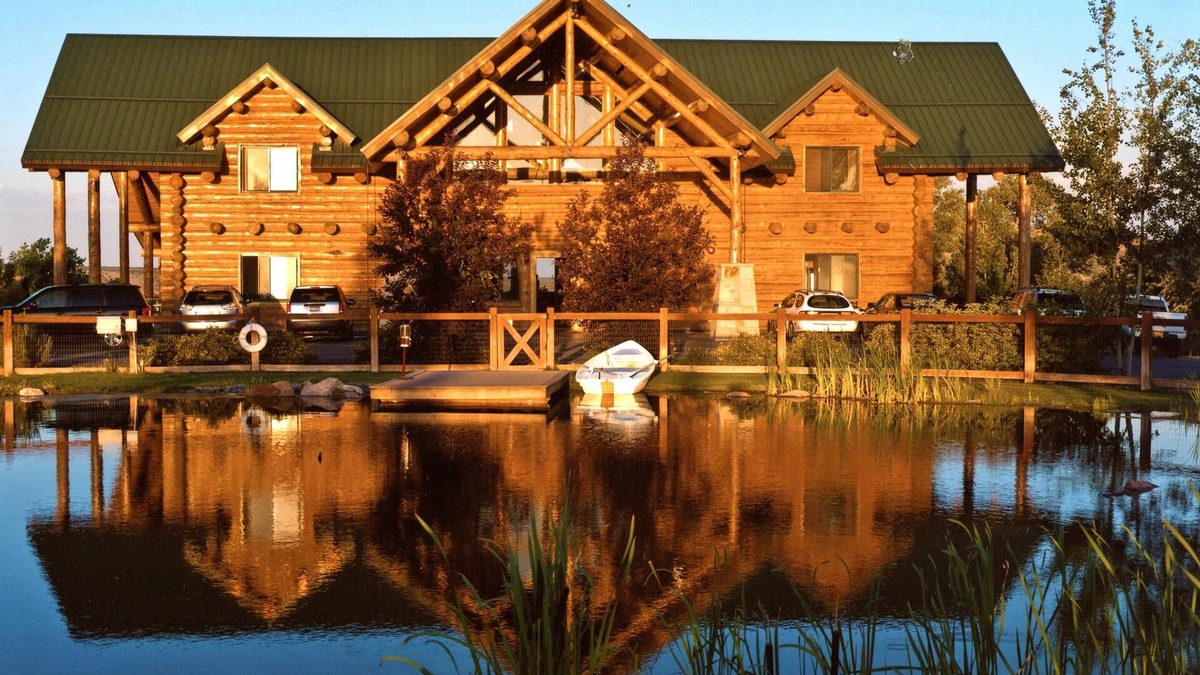 Duchesne County Cabin | Spacious lodge and ranch property - great for large groups