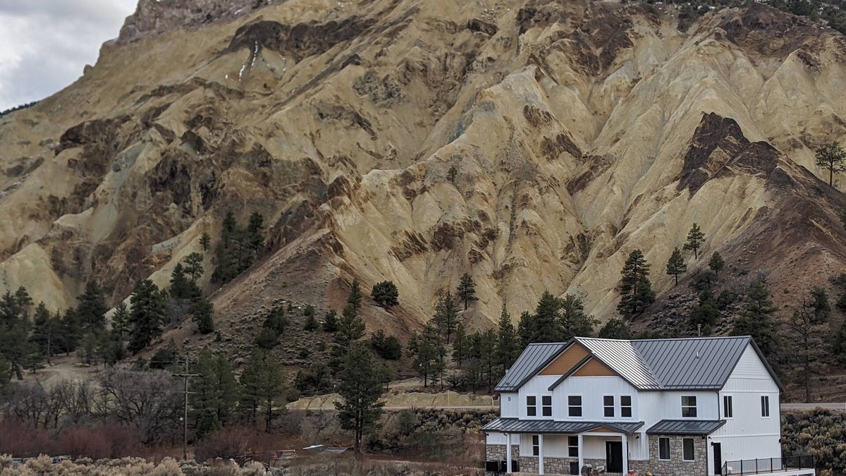 Sevier Cabin | Spacious lodge viewing the Big Rock Candy Mountain