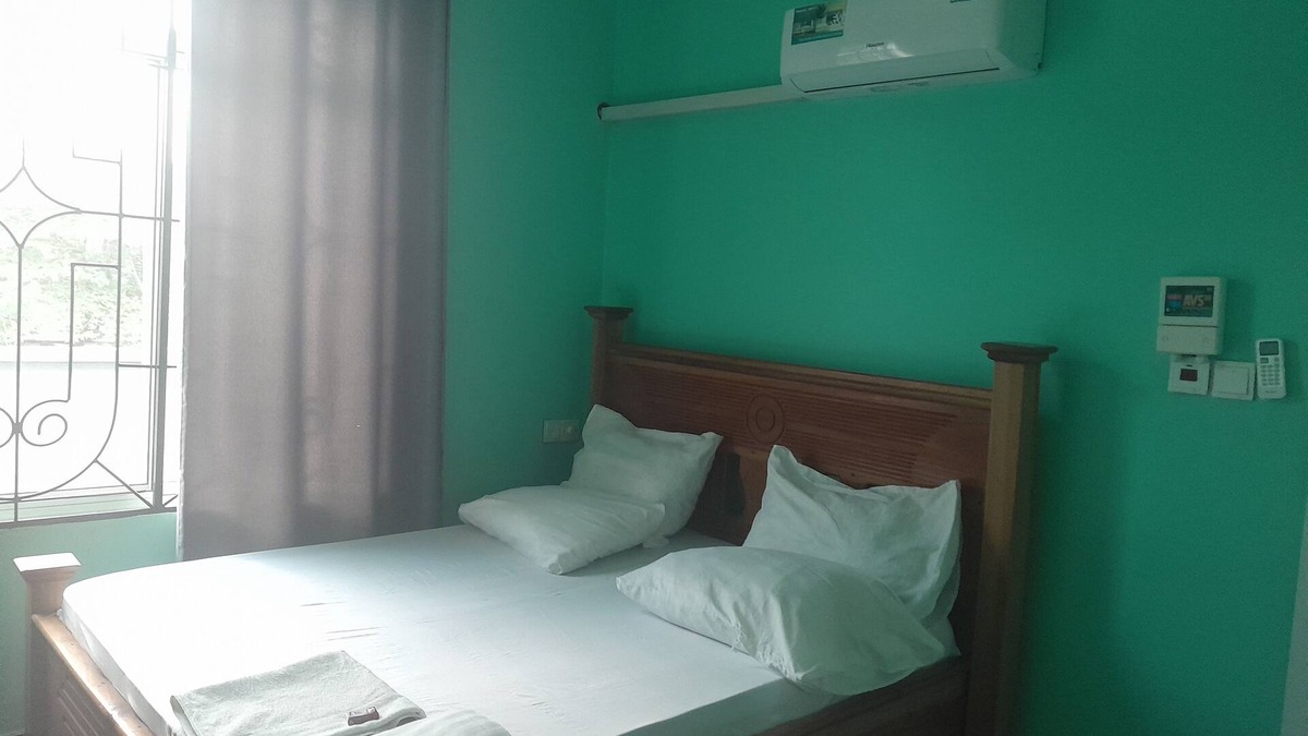 Kisutu Cabin | Spacious lodge with 6 bedrooms and WiFi, AC in phenomenal Dar es Salaam