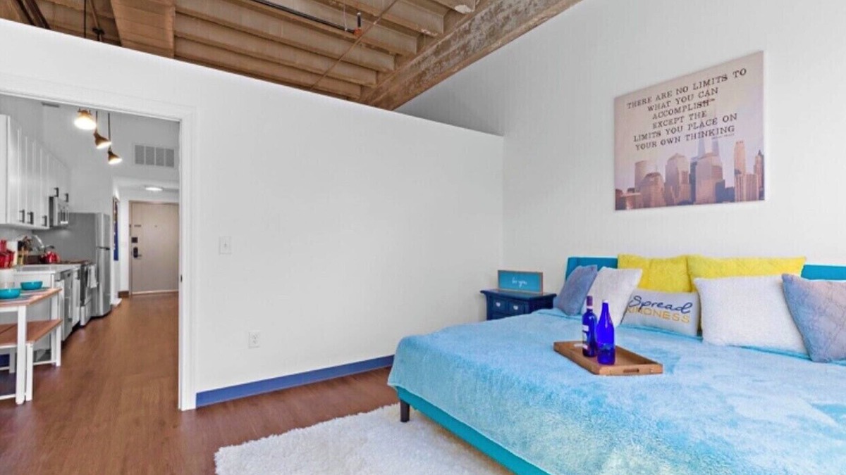 Newark Apartment | ⭐️Spacious LOFT W/King BD + Free Parking Near EWR✈️ NYC🗽❤️ & 🇺🇸 DREAM Mall ⭐️