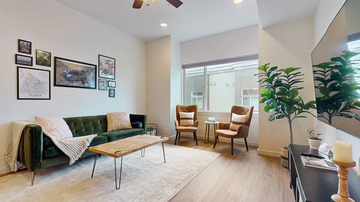 Hilltop House | Spacious & Luxe Condo: Best Mt. Rainier Views, Walkable & Unrivaled Comfort