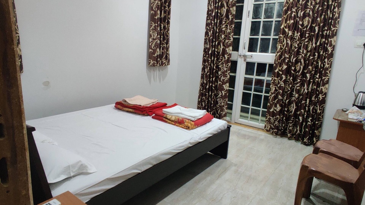 Nashik House | Spacious & Luxurious Family Homestay