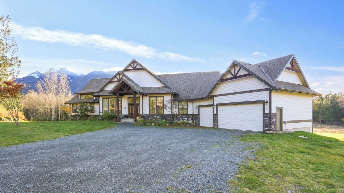 Sardis Cabin | Spacious Luxurious Lodge. Hot Tub, Sauna, Media Room, Pool Table, Fabulous views