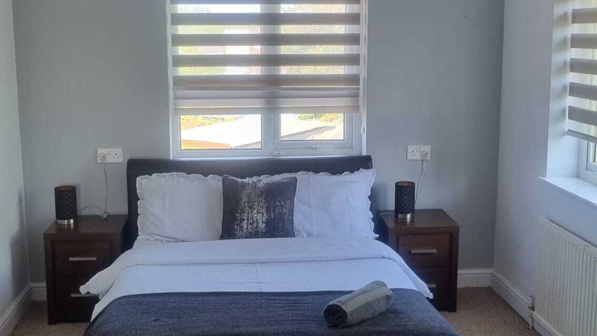 Doncaster House | Spacious Luxurious Serviced Accommodation