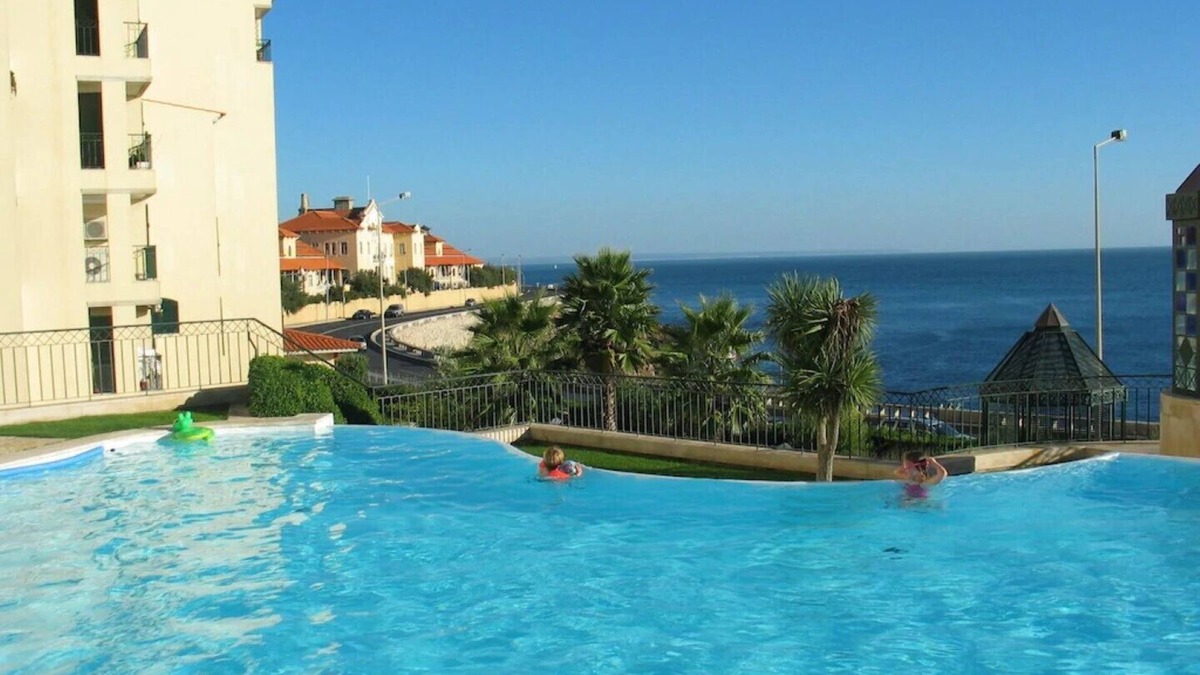 Parede Apartment | Spacious luxury apartment with 180° ocean view, pool, seafront beach