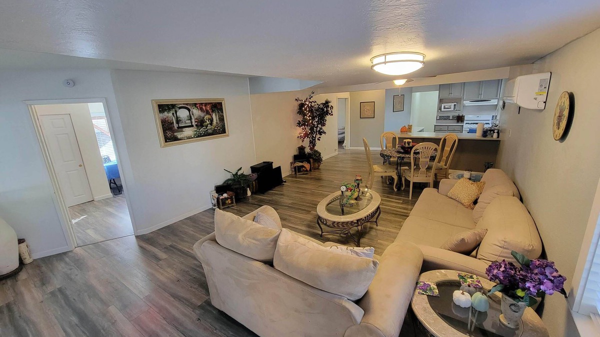 Roseville House | Spacious Luxury Comforters of home while enjoying time away w/community pool :)