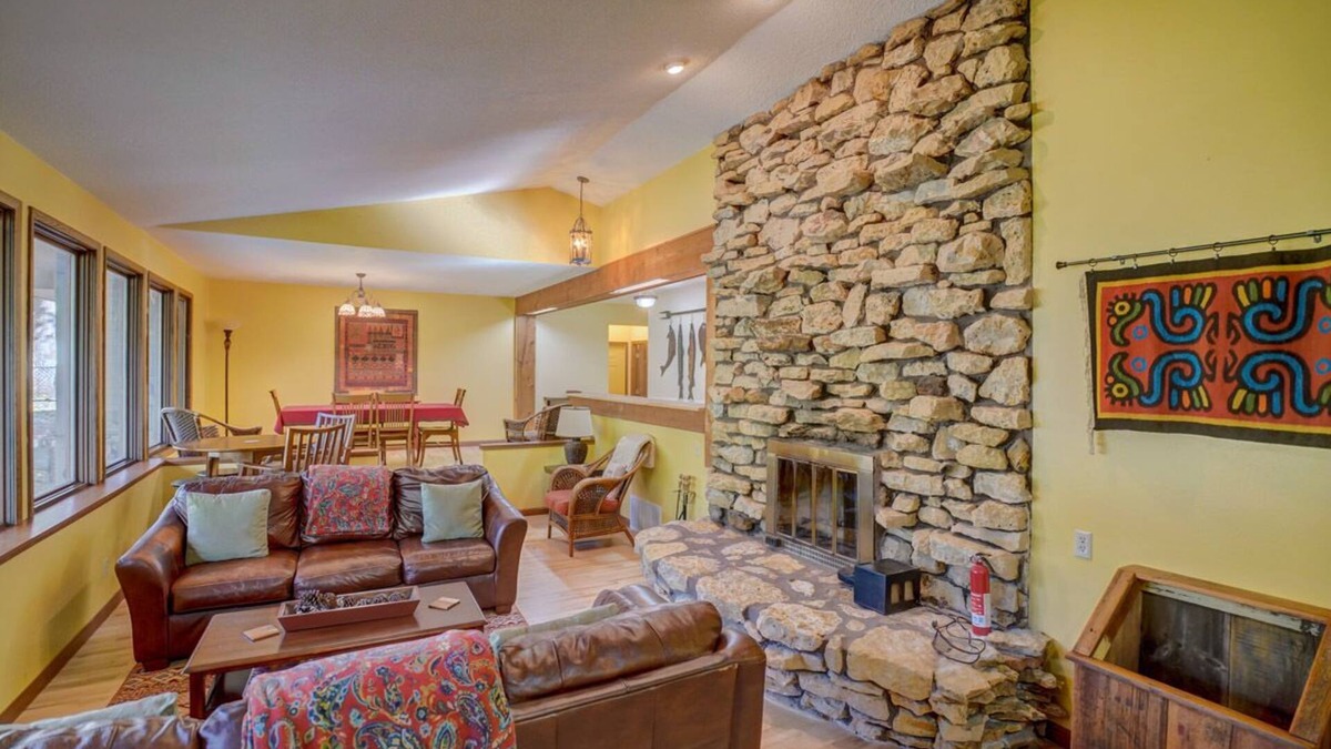 Cottage Grove House | SPACIOUS LUXURY HOME - CONVENIENT MADISON EAST LOCATION