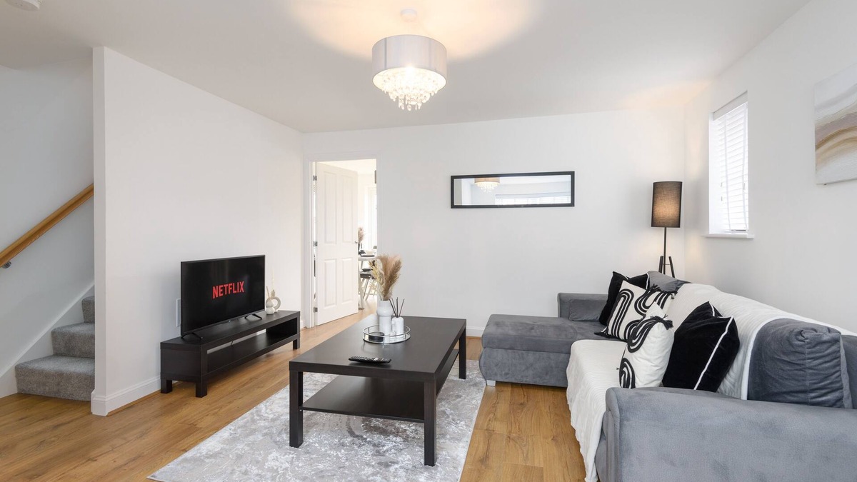 Broad Oak House | Spacious Luxury House In Canterbury with Free Parking & Garden - Sleeps 7