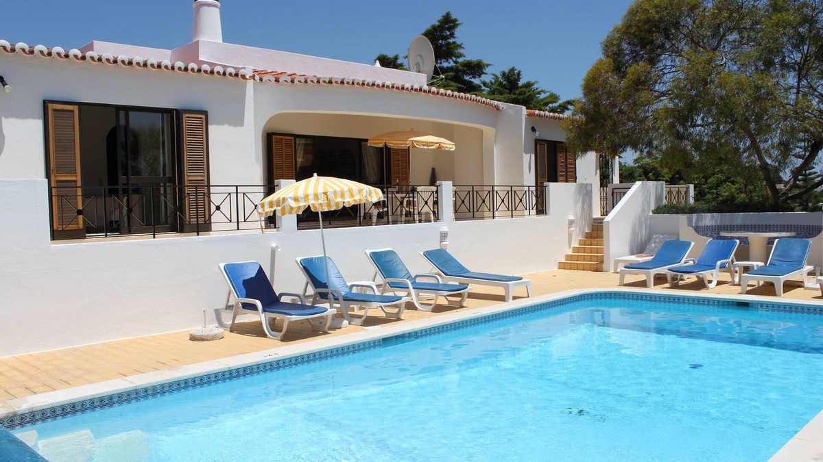Vale de Covo Villa | Spacious luxury villa with A/C near beach with private pool