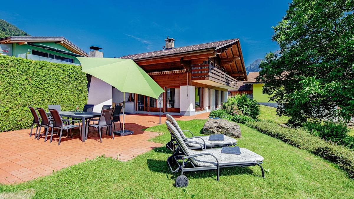 Brienz House | Spacious Luxury Villa with Magnificant views, 5 min walk to the lake