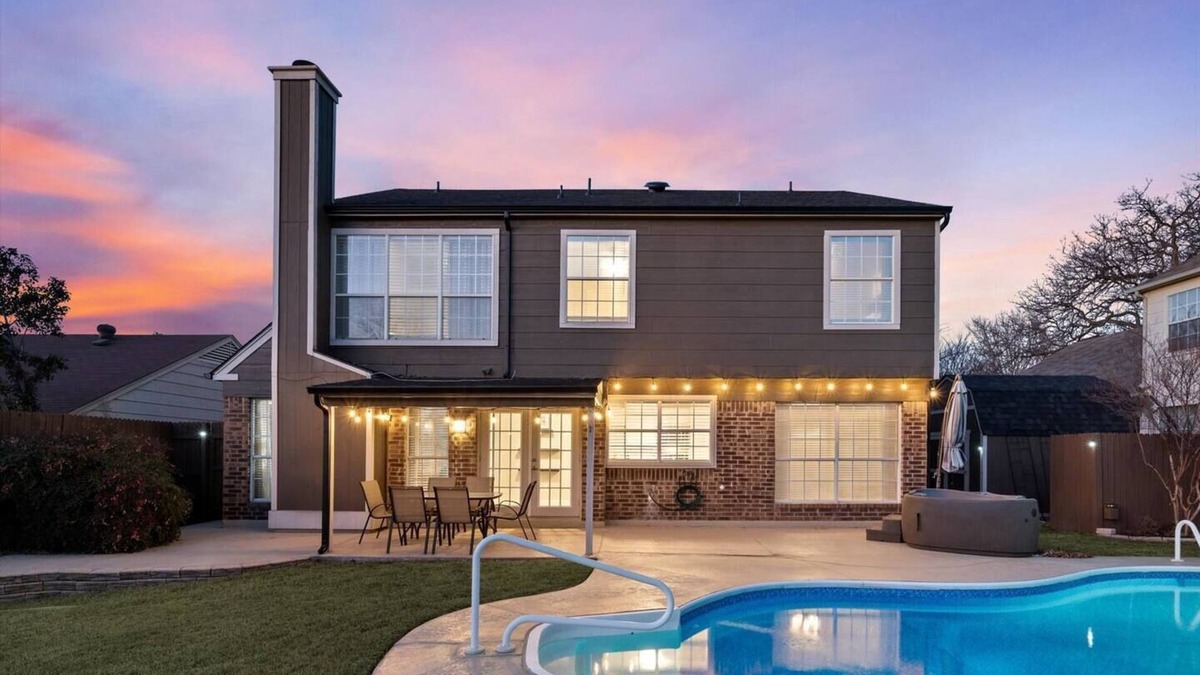 North Richland Hills House | Spacious Modern Home w/Pool Hot Tub Game Room