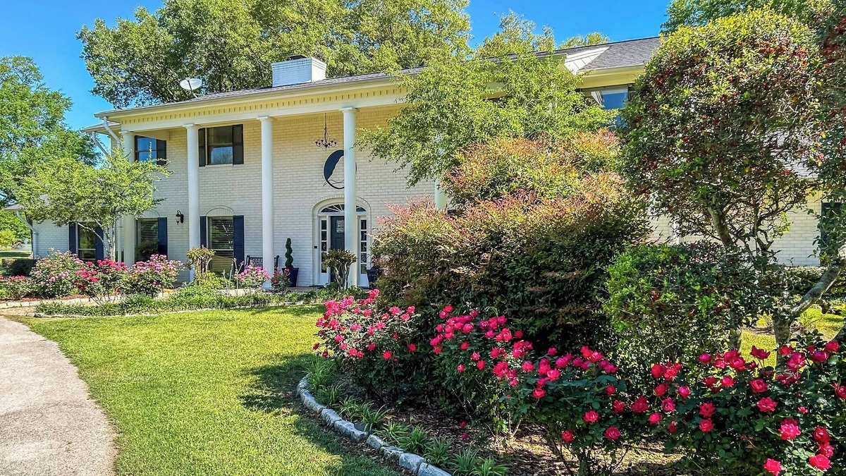 Madisonville House | Spacious Madisonville Estate w/Grill & Pond Views