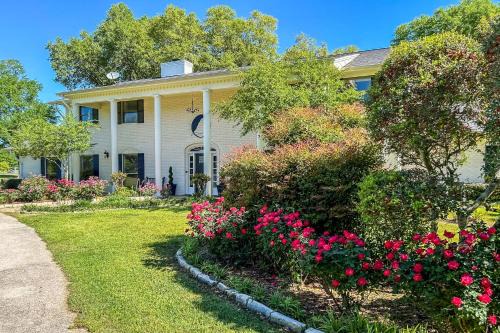 Madisonville House | Spacious Madisonville Estate with Grill and Pond Views
