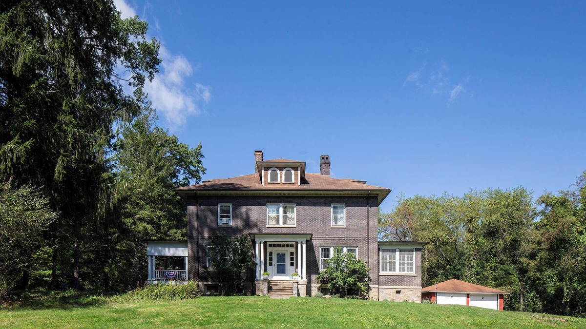 Redstar House | Spacious Manor at New River Gorge and Outdoor Activities - Skiing, Golf, Hiking