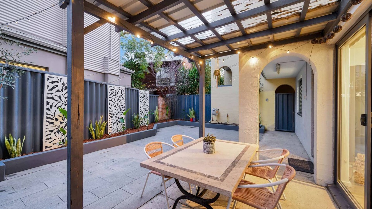 Maylands Apartment | Spacious Maylands apartment, private courtyard and modern comforts